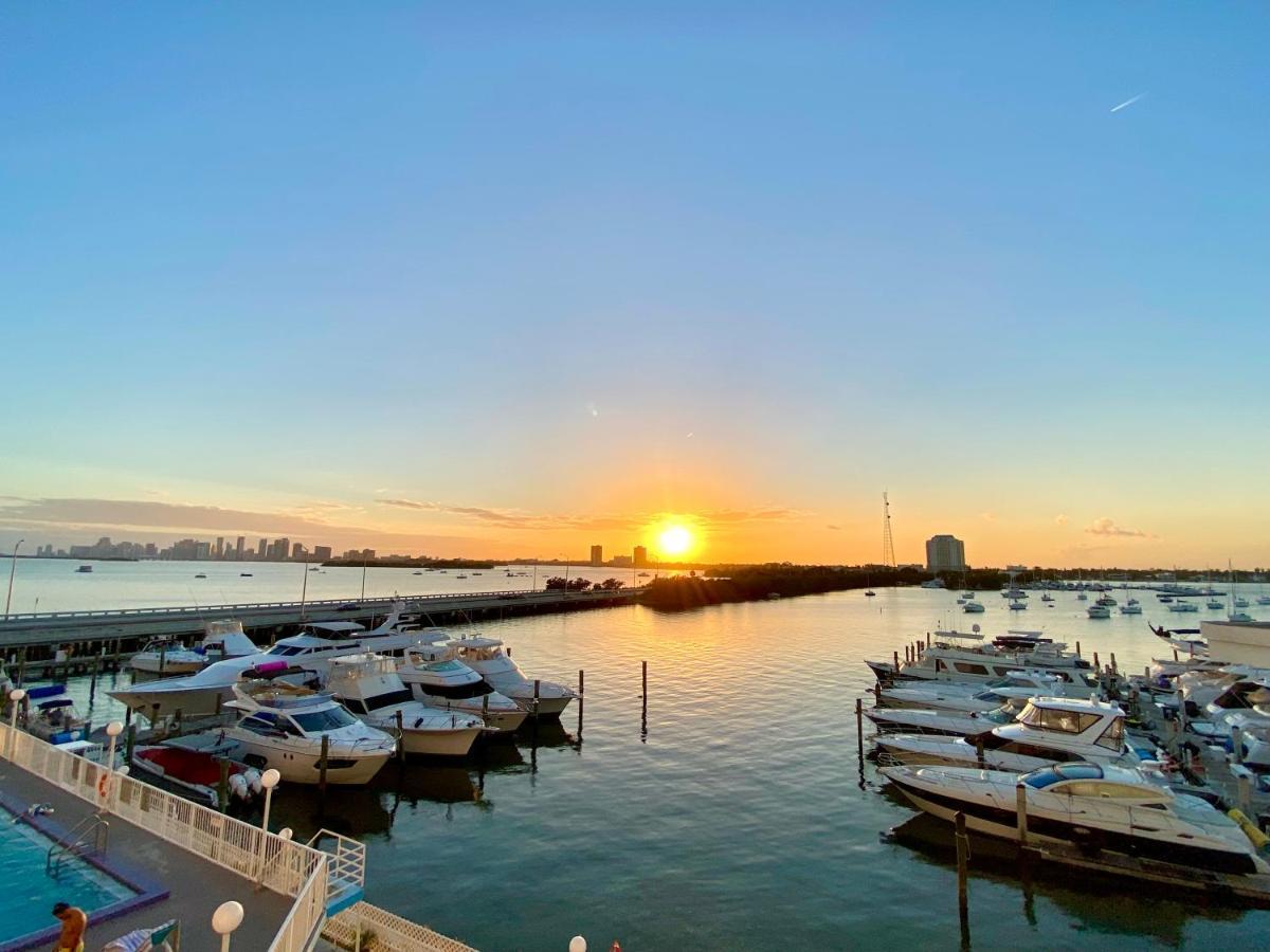 Deluxe Waterfront One Bedroom Apartment With Miami Skyline View, Free Parking 5 Mins Drive To Miami Beach Luaran gambar