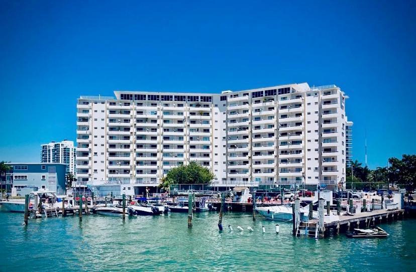 Deluxe Waterfront One Bedroom Apartment With Miami Skyline View, Free Parking 5 Mins Drive To Miami Beach Luaran gambar